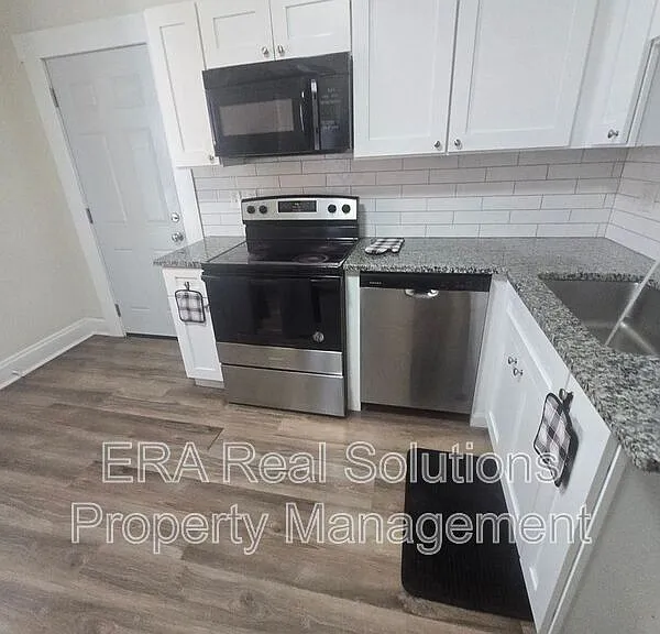 1531 Richmond Ave — Photo 12