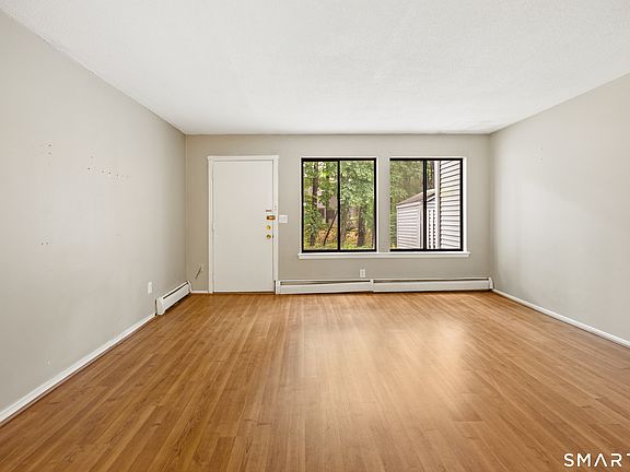 4th image of 5 Staunton Ct #B
