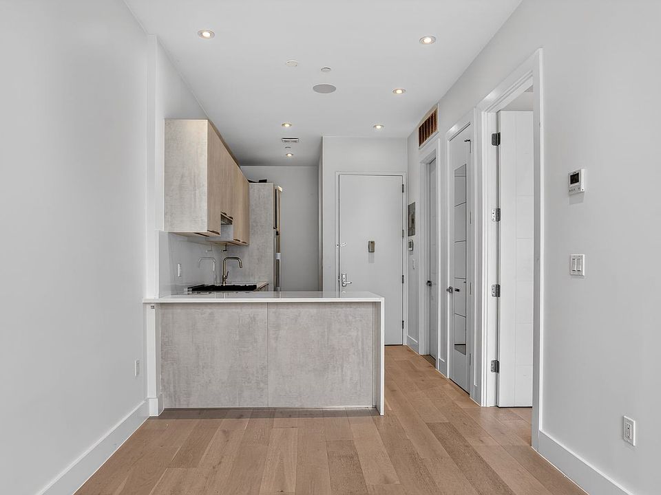 1st image of 1129 Halsey St #4R