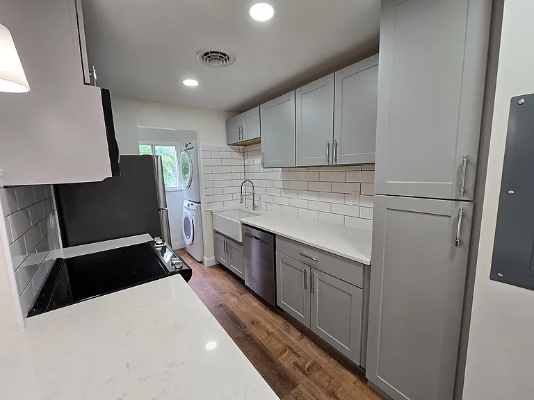 6305 Englewood Ave #4 — Photo 12