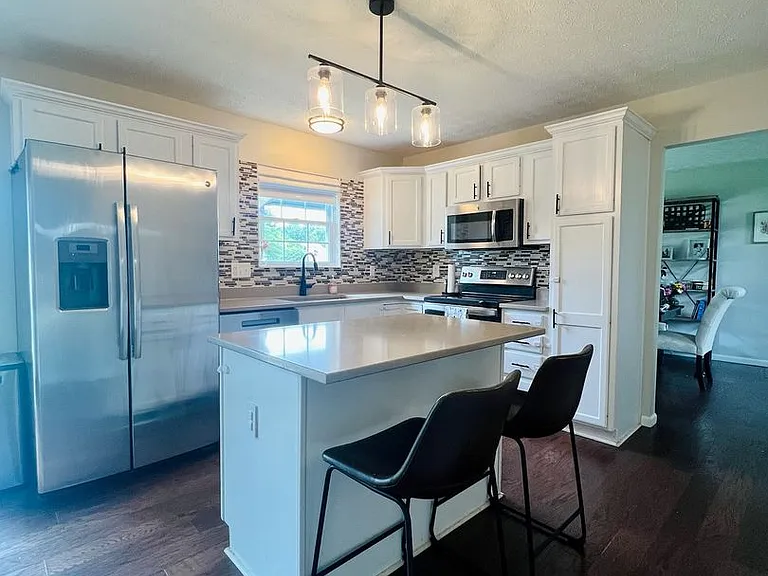 2737 Barnhill Ct — Photo 4