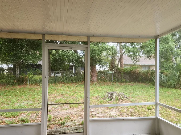 549 Martha Dr — Photo 16