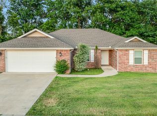 114 Lion Dr N, Gravette, AR 72736