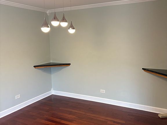 4th image of 560 Vine Ave