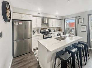 67 Cottage St FLOOR 3, Boston, MA 02128