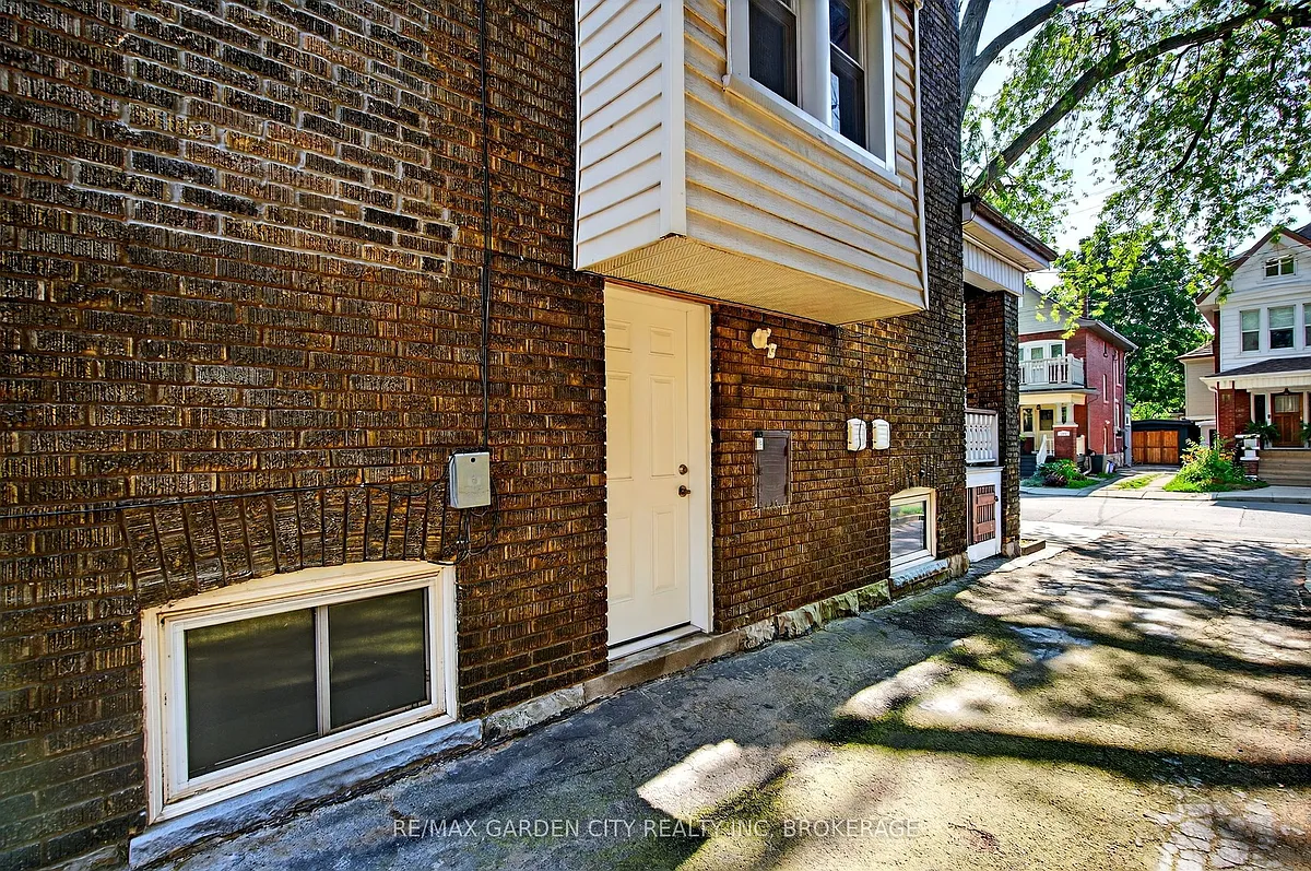 Building Photo - 104 Carrick Ave #LOWER