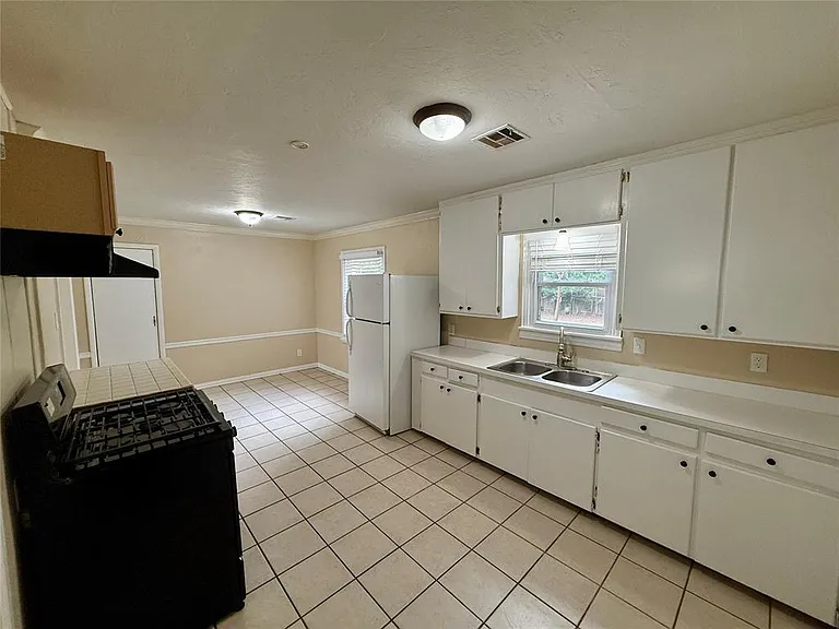 1728 Hasley Dr — Photo 6