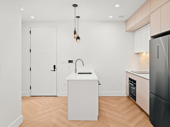 4th image of 34-16 38th St #1504