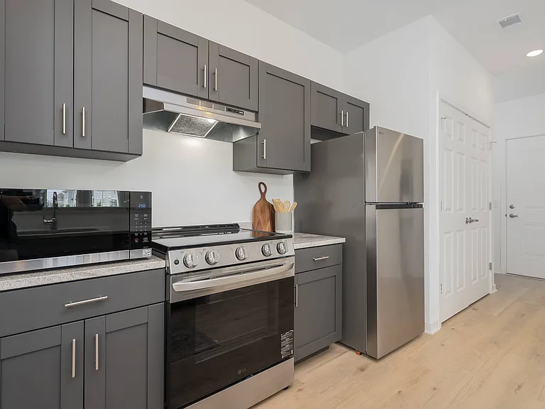 Flats at Powell — Photo 8
