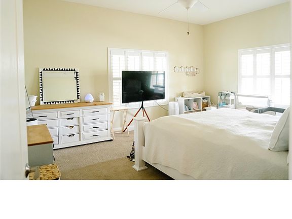 5th image of 121 Ashton Ln