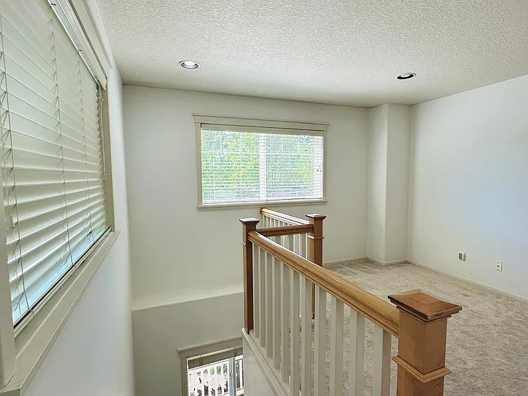 6049 NE Kettering St — Photo 18
