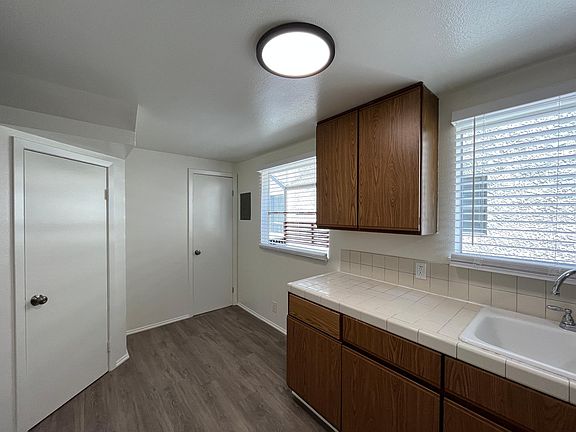 3rd image of 105 Roswell Ave APT 7
