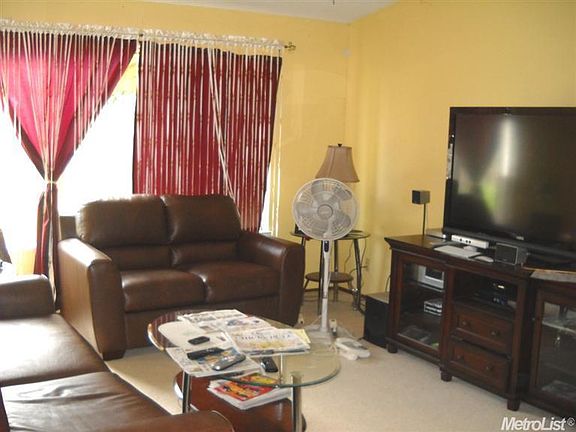 4th image of 806 Du Pont Dr