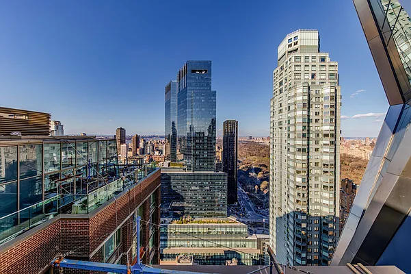 Rented by Lin Pan Realty Group LLC | media 28