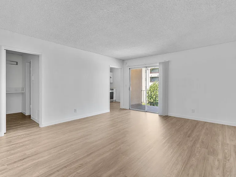 Encino Park West Apartments — Photo 16
