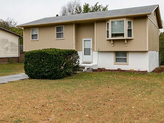 3rd image of 1406 Thompson Dr
