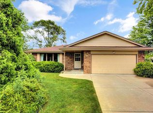 5724 W Upham Ave, Greenfield, WI 53220