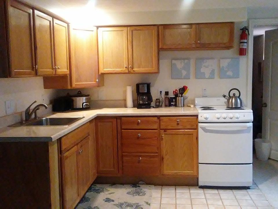 1st image of 1571 E Michigan Ave