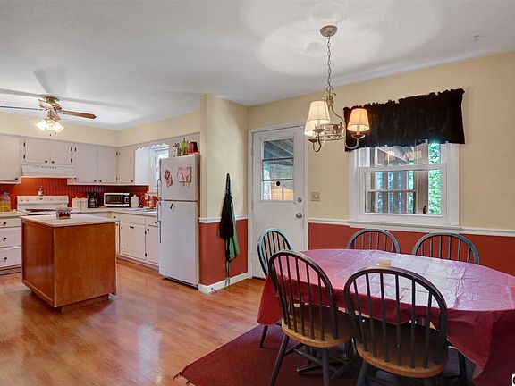 5th image of 1832 Mary Ln