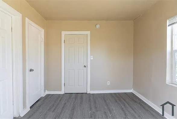 912 SW 35th St — Photo 6