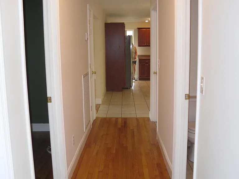 983 E Valley Dr — Photo 9