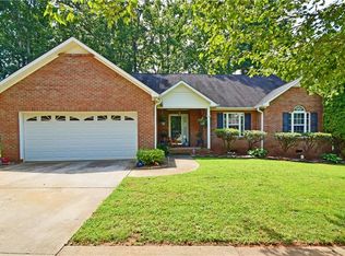 1462 Finwick Dr, Pfafftown, NC 27040