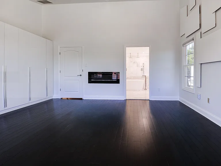 1628 Great Falls St — Photo 32