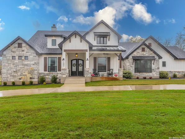 121 N Tranquility Drive, La Vernia, TX 78121