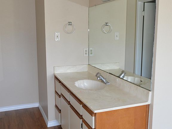 5th image of 2607 Alcott Ln APT A