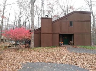 111 Black Birch Ln, Canadensis, PA 18325