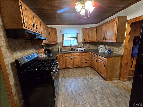 4th image of 21 Grove St