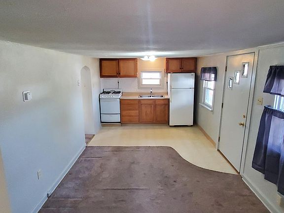 KITCHEN/DINING ROOM FRONT DOOR