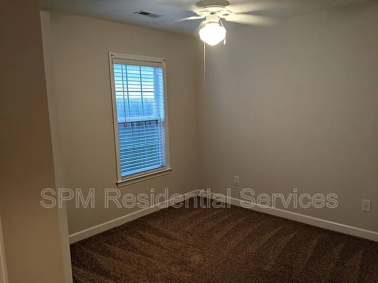 514 Foxwood Ln — Photo 12