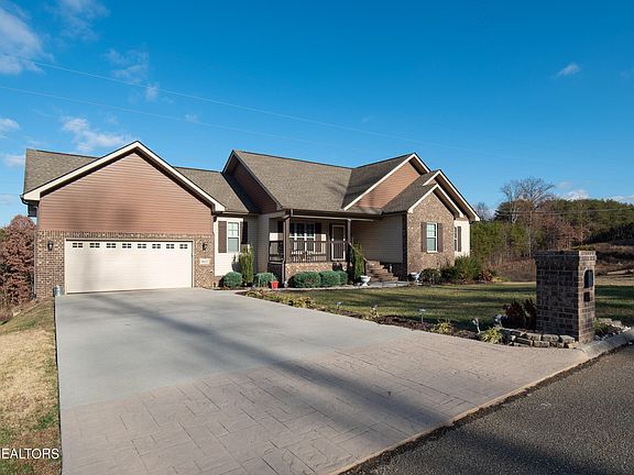 3rd image of 3917 Hillside Terrace Ln