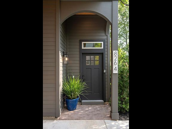 2nd image of 826 Morrow St Unit 4