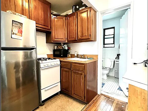 3rd image of 412 E 11th St APT 2RB