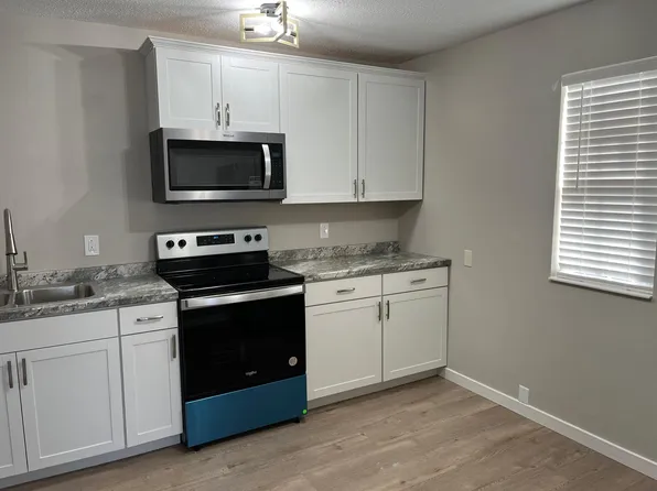 404 S 1st St #404, Belleville, IL 62220