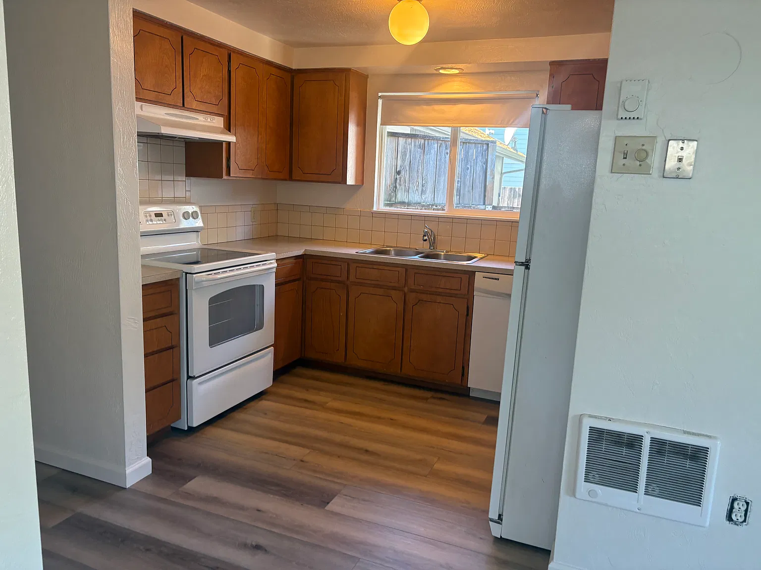 2 bed, 950 sqft, $1,995 — Photo 3
