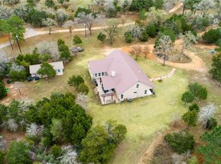 182 Wrangler Ln, Smithville, TX 78957