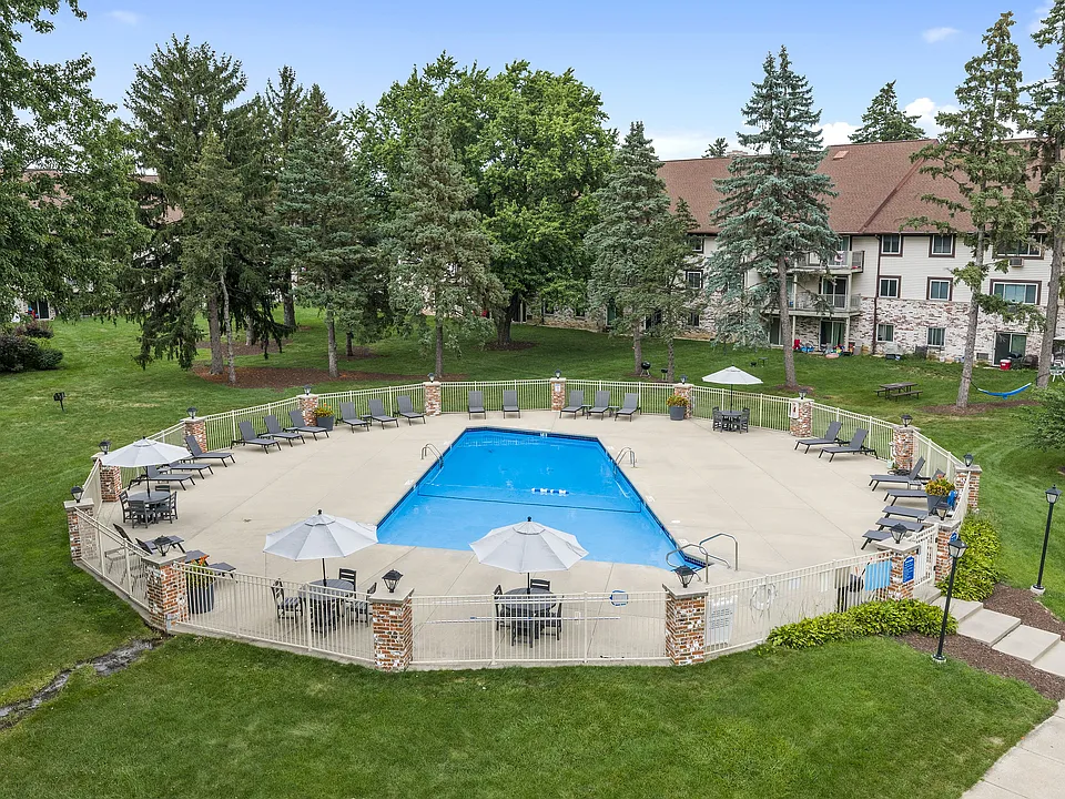 Valley View Apartments Pool Aerial