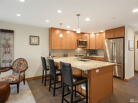 4th image of 2334 Thorndyke Ave W APT 103