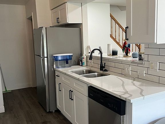 4th image of 6 Fernwood Ct