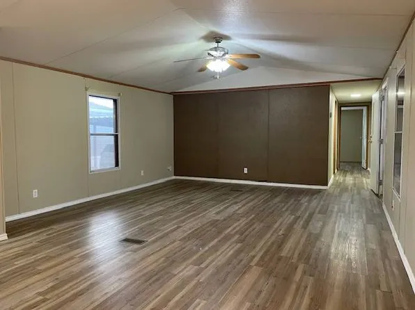 2300 Ward Bend Rd Trailer 738, Sealy, TX 77474