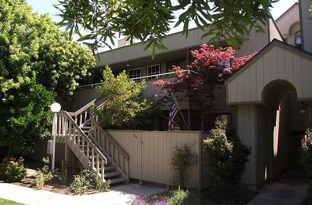 1st image of 946 La Barbera Dr
