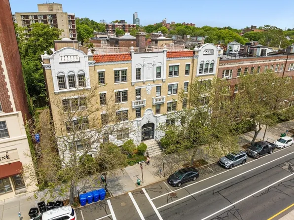 1272 Beacon St APT 3, Brookline, MA 02446
