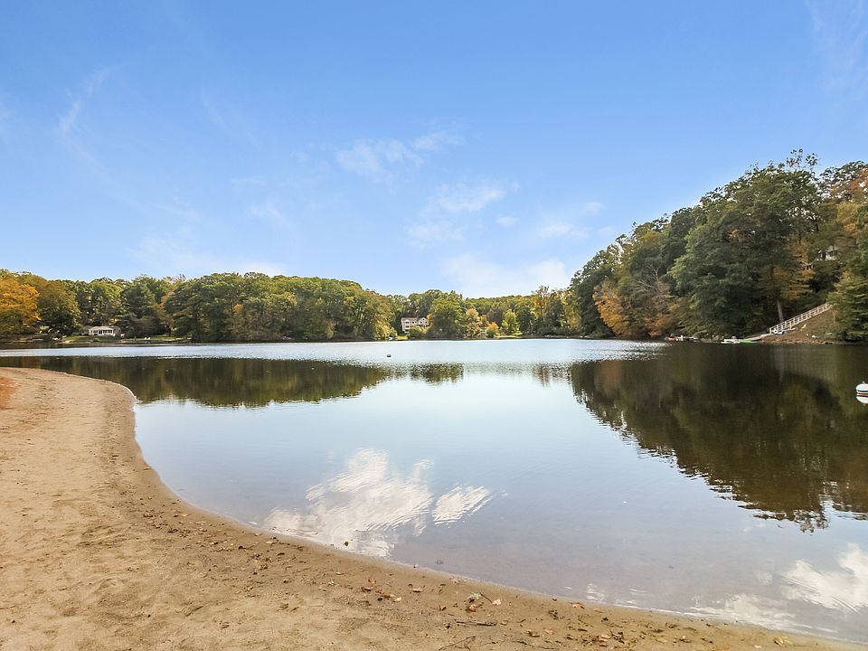 33 Clear Lake Manor Road East