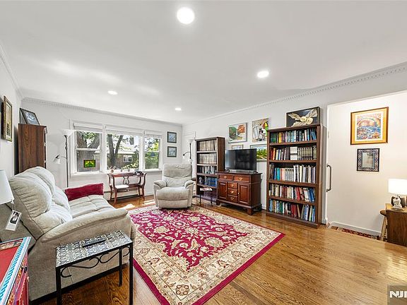 5th image of 151 E Palisade Ave APT C12