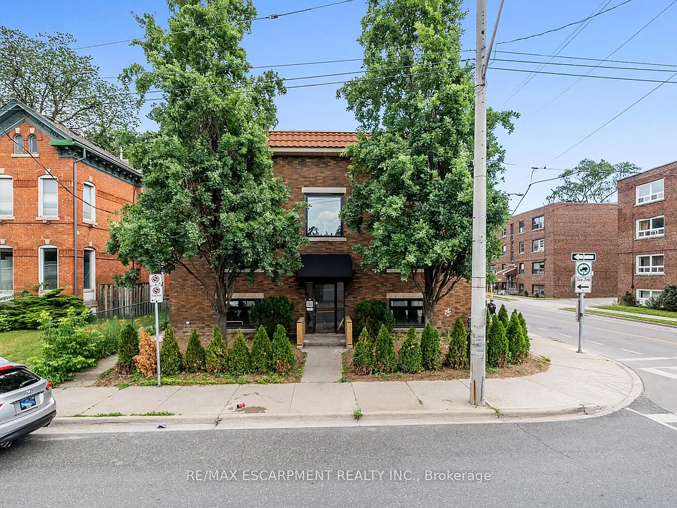 127 Victoria Ave S #4