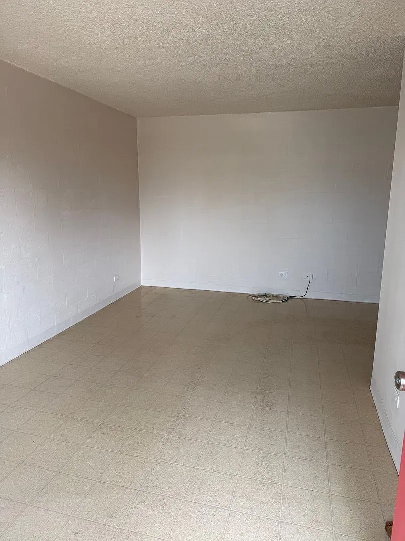 Desirable location - Spacious 1BR/1Ba/1 Prkg Near Ala Moana. Available Now! — Photo 4