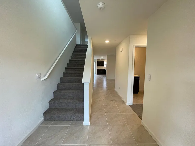 661 Suzanne Dr — Photo 9
